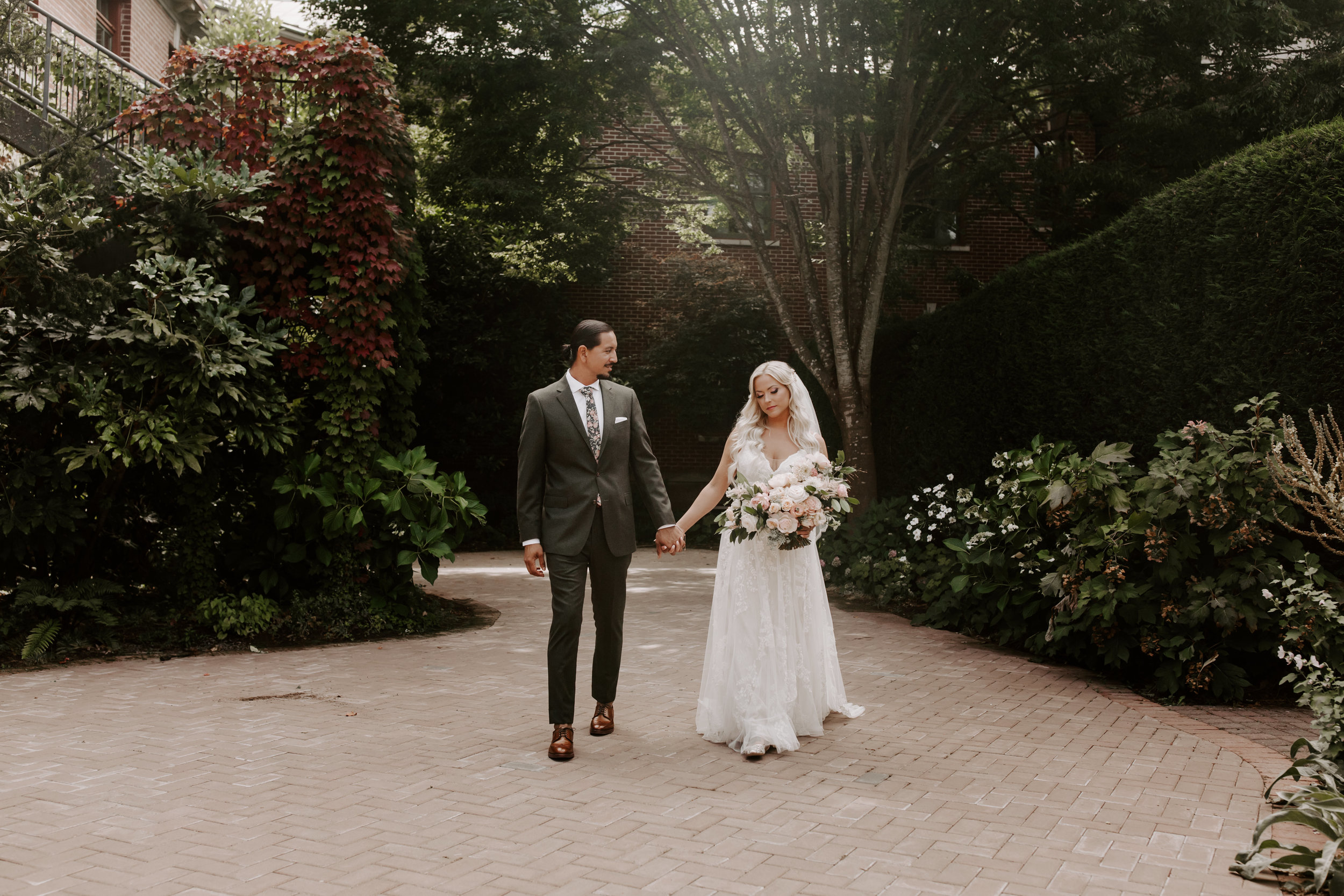 Rustic Bloom Photography | Bride and Groom Inspiration | Oregon Wedding Photographer