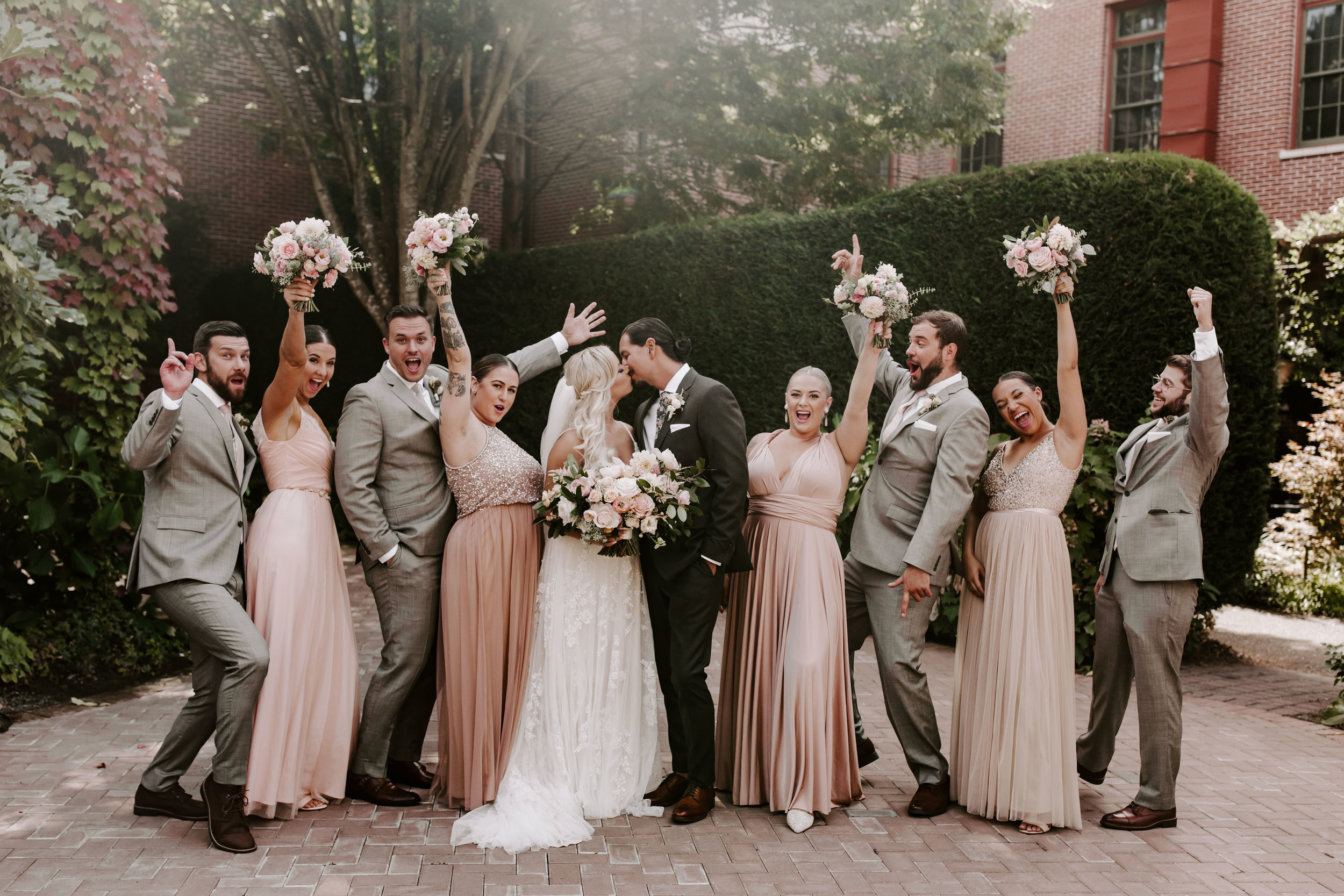 Rustic Bloom Photography | Bridal Party Inspiration | McMenamins Grand Lodge