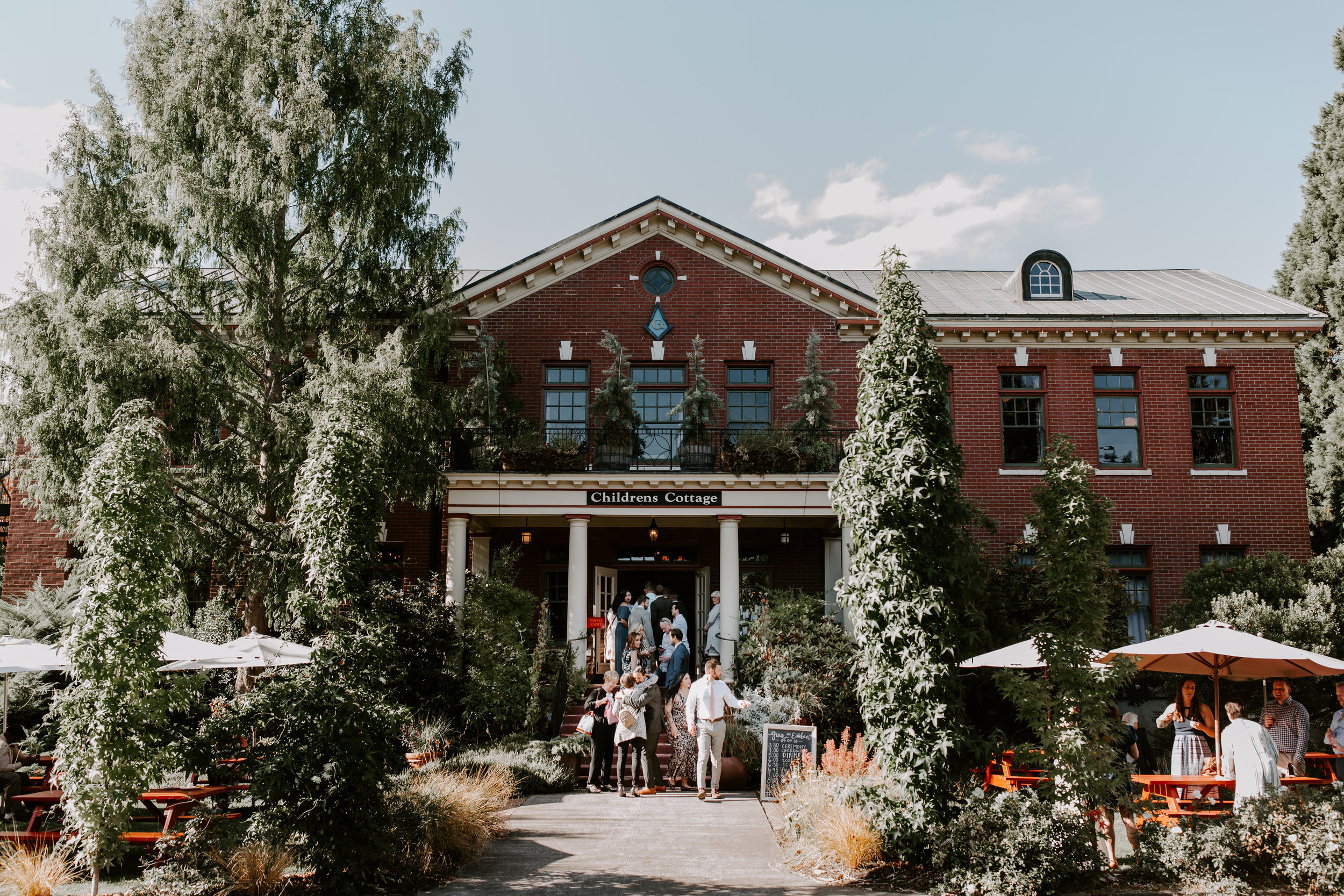 Rustic Bloom Photography | McMcenamins Grand Lodge | Oregon Wedding Venue