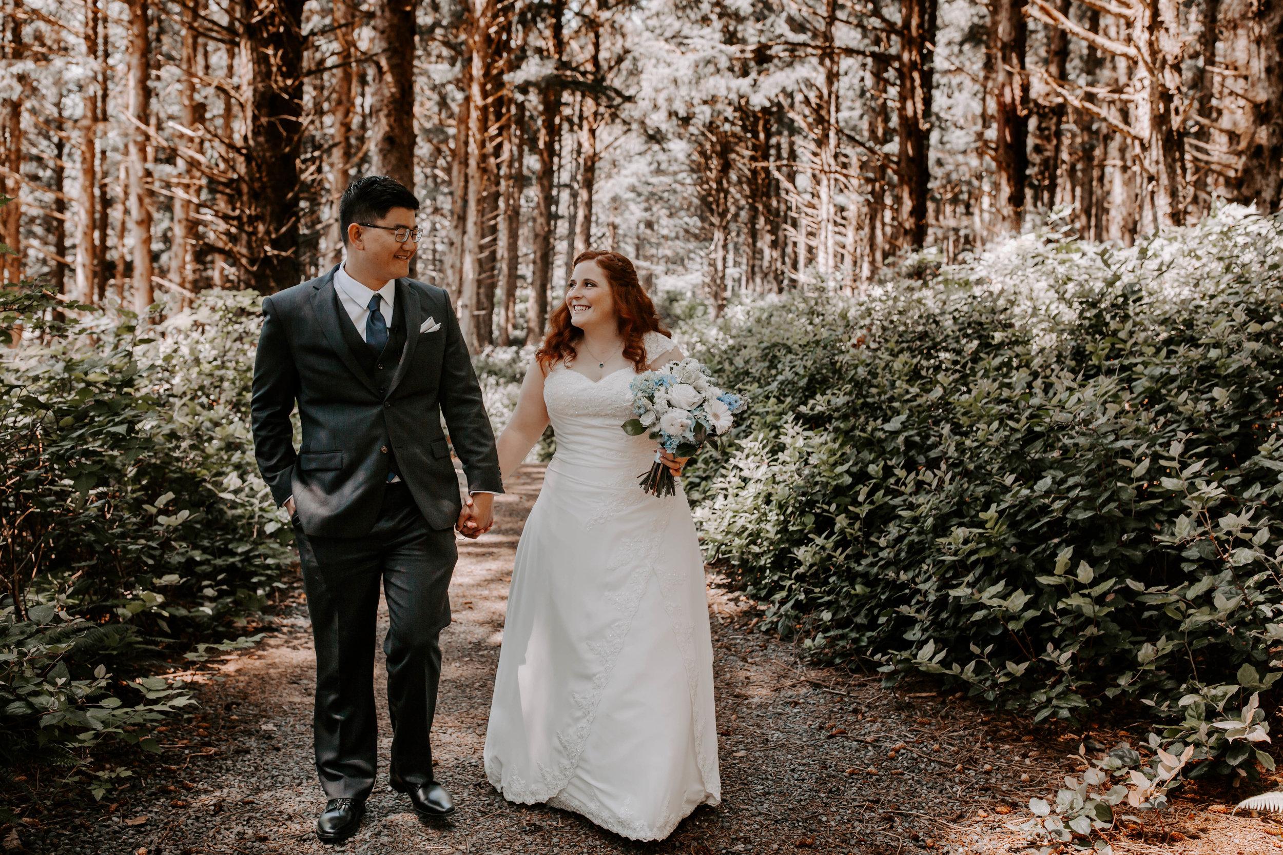 Oregon Wedding Photographer | Bride and Groom Style | Rustic Bloom Photography