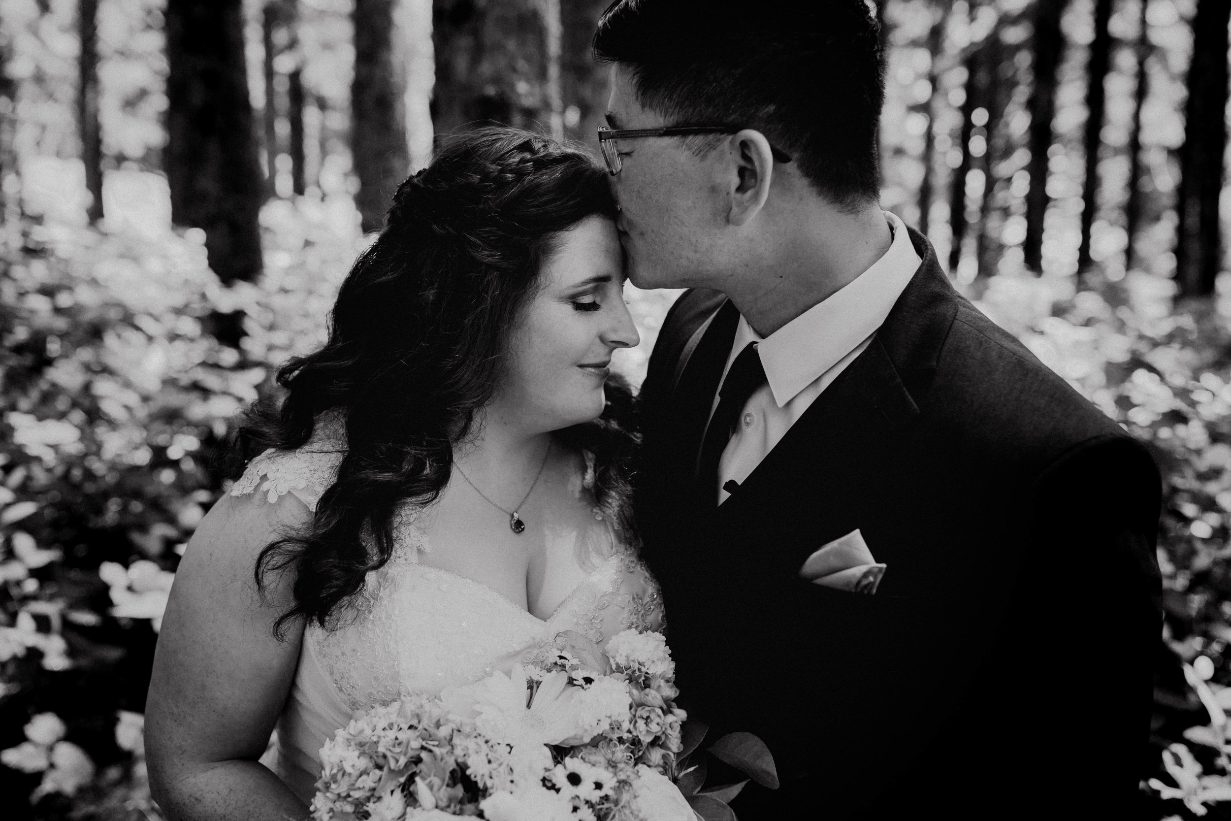 Oregon Wedding Photographer | Bride and Groom Style | Rustic Bloom Photography